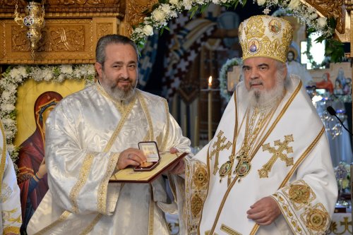 Înnoire și binecuvântare patriarhală pentru un lăcaș de închinare bucureștean Poza 228970
