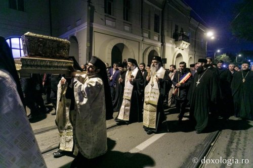 Zeci de mii de pelerini aduc cinstire Sfintei Parascheva și Sfântului Paisie de la Neamț Poza 229092