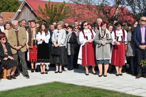 Sărbătoare în parohia sălăjeană Românaşi Poza 229529