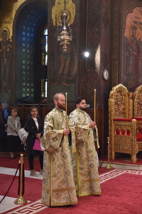 Laudă de seară adusă Cuvioasei Parascheva la Catedrala Patriarhală Poza 229786