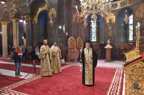 Laudă de seară adusă Cuvioasei Parascheva la Catedrala Patriarhală Poza 229787