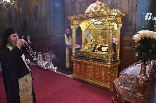 Laudă de seară adusă Cuvioasei Parascheva la Catedrala Patriarhală Poza 229788