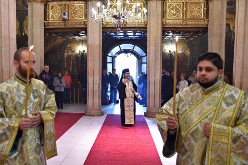 Laudă de seară adusă Cuvioasei Parascheva la Catedrala Patriarhală Poza 229789