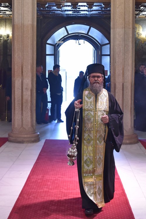 Laudă de seară adusă Cuvioasei Parascheva la Catedrala Patriarhală Poza 229790
