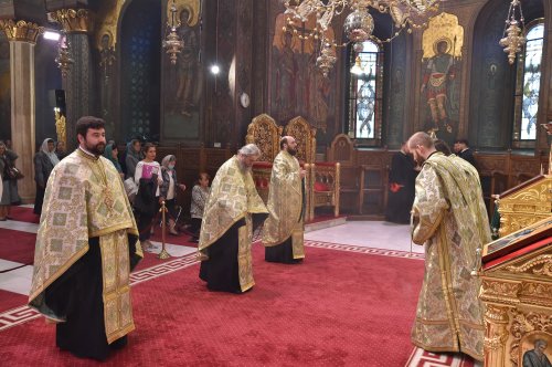 Laudă de seară adusă Cuvioasei Parascheva la Catedrala Patriarhală Poza 229797