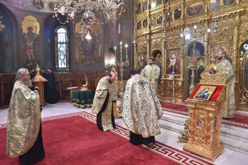 Laudă de seară adusă Cuvioasei Parascheva la Catedrala Patriarhală Poza 229802