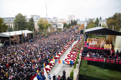 Sute de mii de suflete au adus cinstire Sfintei Parascheva la Iași Poza 229840