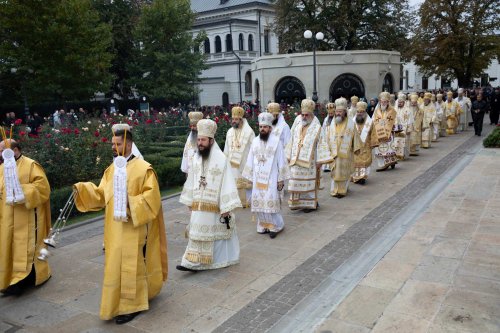 Sute de mii de suflete au adus cinstire Sfintei Parascheva la Iași Poza 229844