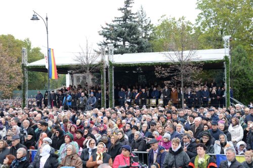 Sute de mii de suflete au adus cinstire Sfintei Parascheva la Iași Poza 229856