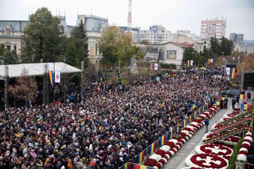 Sute de mii de suflete au adus cinstire Sfintei Parascheva la Iași Poza 229857