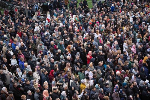 Sute de mii de suflete au adus cinstire Sfintei Parascheva la Iași Poza 229858