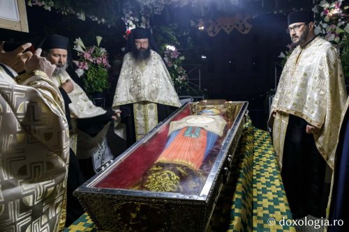 Sfânta Parascheva își așteaptă pelerinii în catedrală Poza 230097