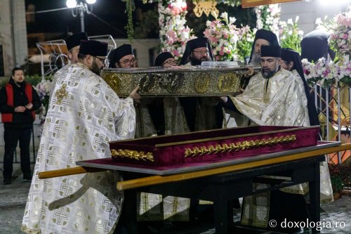 Sfânta Parascheva își așteaptă pelerinii în catedrală Poza 230100