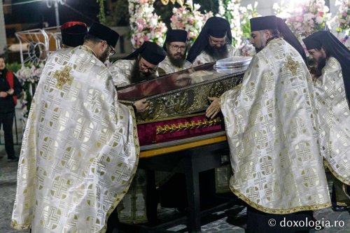 Sfânta Parascheva își așteaptă pelerinii în catedrală Poza 230101