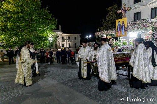 Sfânta Parascheva își așteaptă pelerinii în catedrală Poza 230102