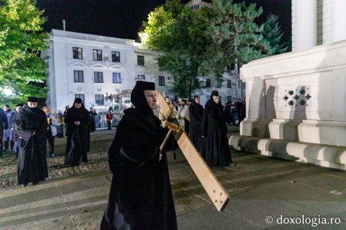 Sfânta Parascheva își așteaptă pelerinii în catedrală Poza 230104