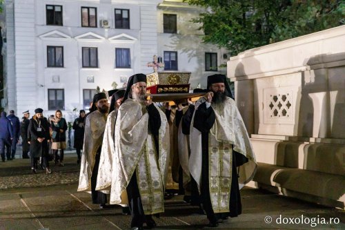 Sfânta Parascheva își așteaptă pelerinii în catedrală Poza 230106
