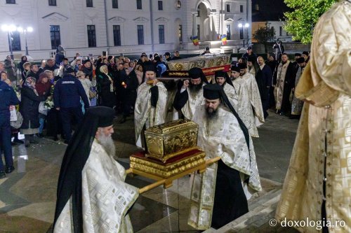 Sfânta Parascheva își așteaptă pelerinii în catedrală Poza 230107