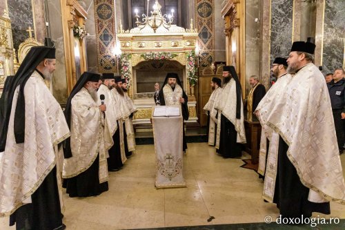 Sfânta Parascheva își așteaptă pelerinii în catedrală Poza 230119