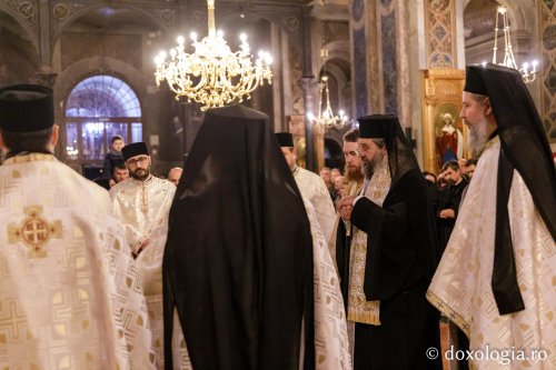 Sfânta Parascheva își așteaptă pelerinii în catedrală Poza 230133