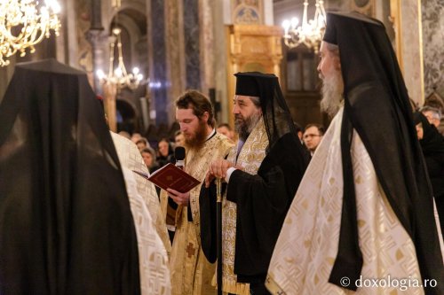 Sfânta Parascheva își așteaptă pelerinii în catedrală Poza 230141