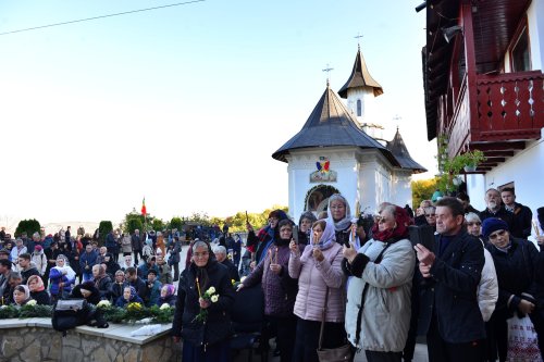 Biserica Mănăstirii Piatra Sfântă din Iași, târnosită de trei ierarhi Poza 230178