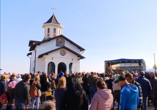 Biserica parohiei prahovene Stejaru a fost sfințită Poza 230188