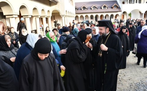 Cinstirea Cuvioasei Parascheva la o mănăstire din Banat Poza 230197