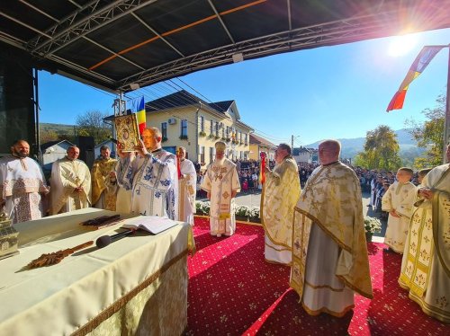 Resfințirea bisericii parohiale din localitatea bistrițeană Mărișelu Poza 230291