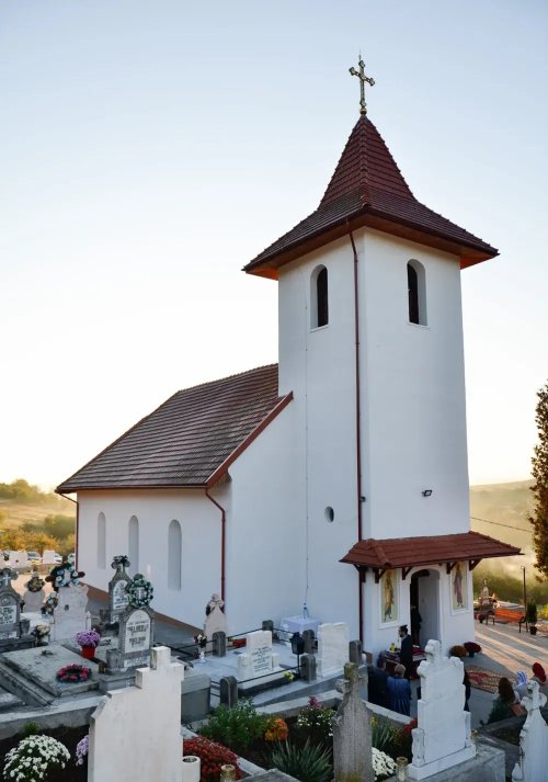 Biserica din parohia hunedoreană Mânerău a fost târnosită Poza 230464