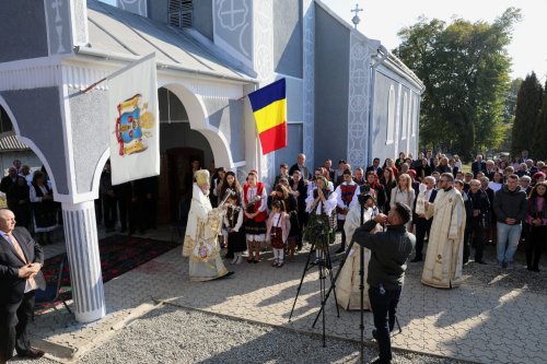 Resfinţirea bisericii din Odeşti, judeţul Maramureş Poza 230465