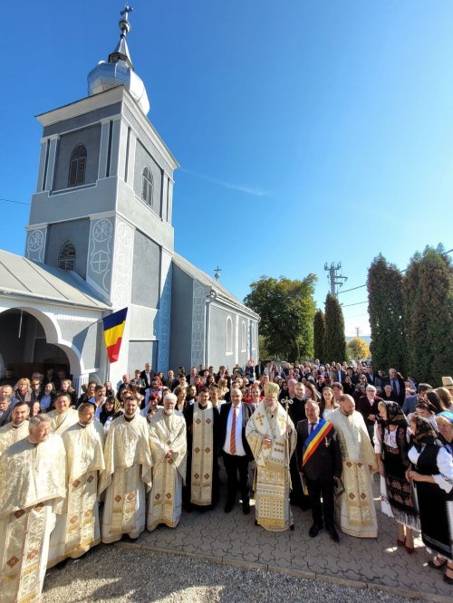 Resfinţirea bisericii din Odeşti, judeţul Maramureş Poza 230467