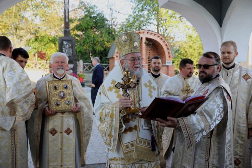 Resfinţirea bisericii din Odeşti, judeţul Maramureş Poza 230468