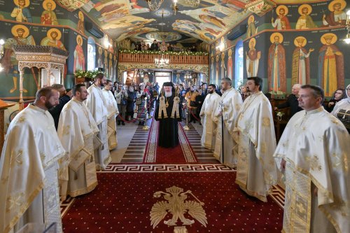 Patriarhul României a resfinţit biserica istorică a parohiei ilfovene Mierlari Poza 230866