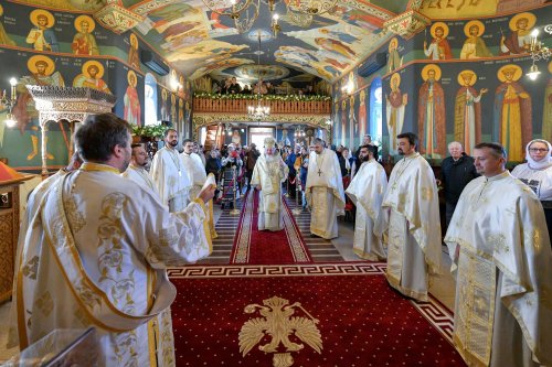 Patriarhul României a resfinţit biserica istorică a parohiei ilfovene Mierlari Poza 230869