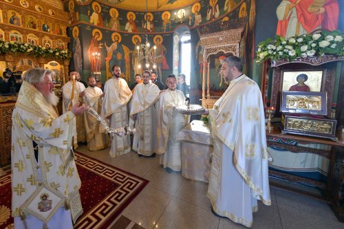 Patriarhul României a resfinţit biserica istorică a parohiei ilfovene Mierlari Poza 230876