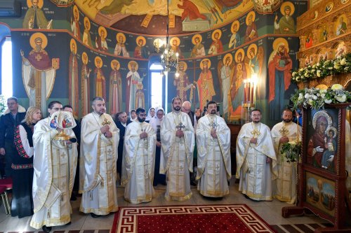 Patriarhul României a resfinţit biserica istorică a parohiei ilfovene Mierlari Poza 230877