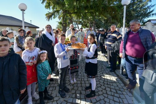 Patriarhul României a resfinţit biserica istorică a parohiei ilfovene Mierlari Poza 230884