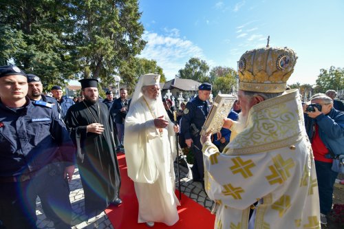 Patriarhul României a resfinţit biserica istorică a parohiei ilfovene Mierlari Poza 230887