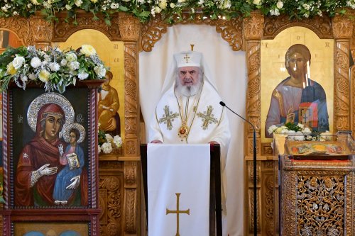 Patriarhul României a resfinţit biserica istorică a parohiei ilfovene Mierlari Poza 230889