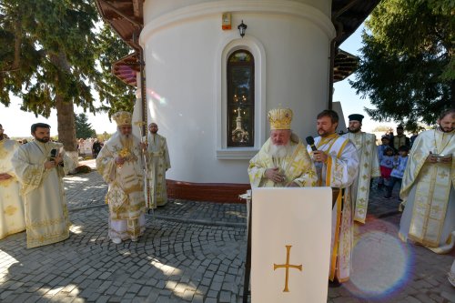 Patriarhul României a resfinţit biserica istorică a parohiei ilfovene Mierlari Poza 230904