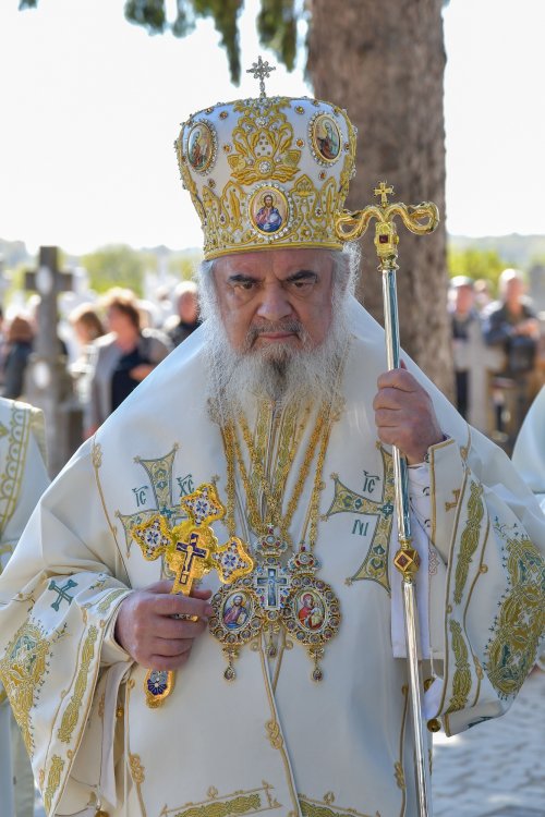 Patriarhul României a resfinţit biserica istorică a parohiei ilfovene Mierlari Poza 230907