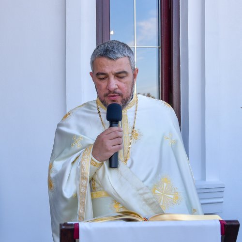 Patriarhul României a resfinţit biserica istorică a parohiei ilfovene Mierlari Poza 230908