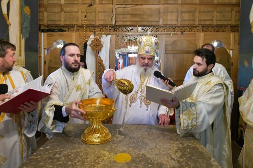 Patriarhul României a resfinţit biserica istorică a parohiei ilfovene Mierlari Poza 230916