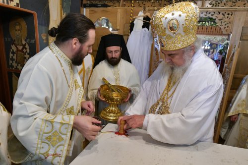 Patriarhul României a resfinţit biserica istorică a parohiei ilfovene Mierlari Poza 230918