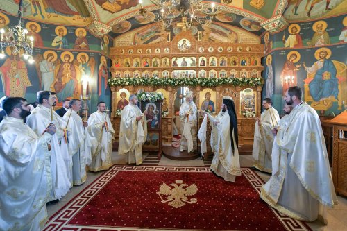 Patriarhul României a resfinţit biserica istorică a parohiei ilfovene Mierlari Poza 230920