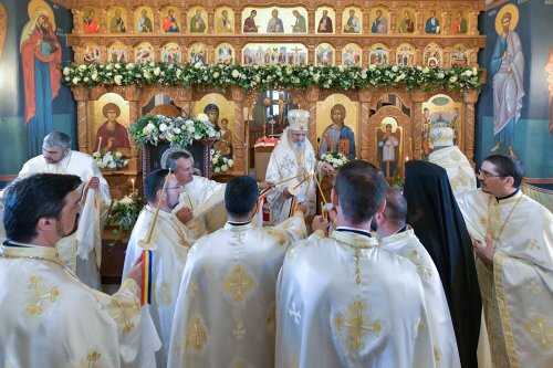 Patriarhul României a resfinţit biserica istorică a parohiei ilfovene Mierlari Poza 230921