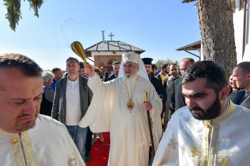 Patriarhul României a resfinţit biserica istorică a parohiei ilfovene Mierlari Poza 230929