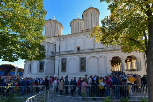 Primii închinători la Sfântul Cuvios Dimitrie cel Nou, Ocrotitorul Bucureștilor Poza 230844