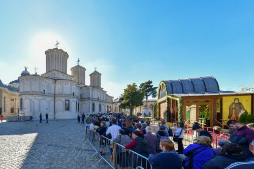 Primii închinători la Sfântul Cuvios Dimitrie cel Nou, Ocrotitorul Bucureștilor Poza 230852